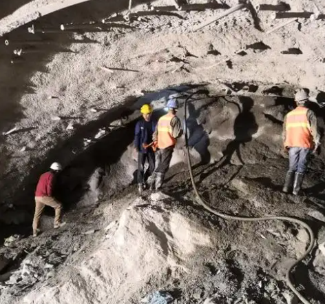 隆化隧道拱顶带模注浆料，微膨胀注浆料的特点及施工工艺